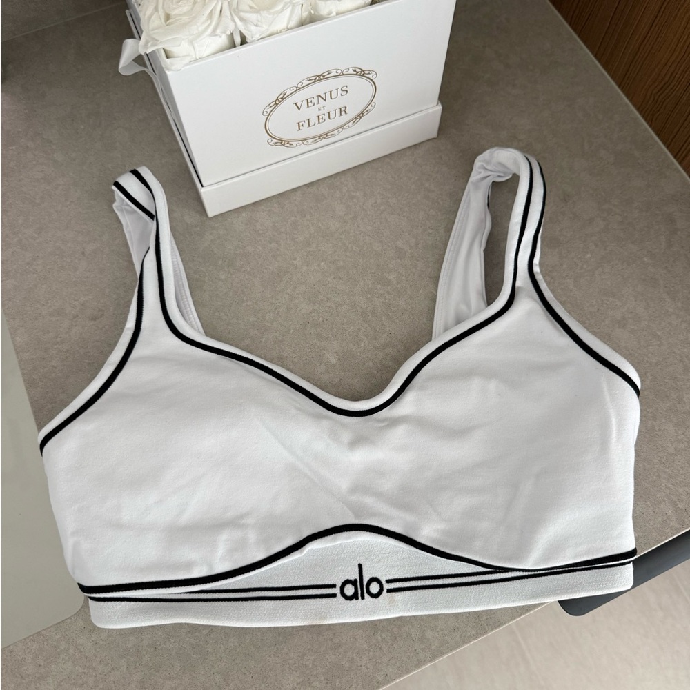 ALO Yoga Airbrush Heart Throb Bra